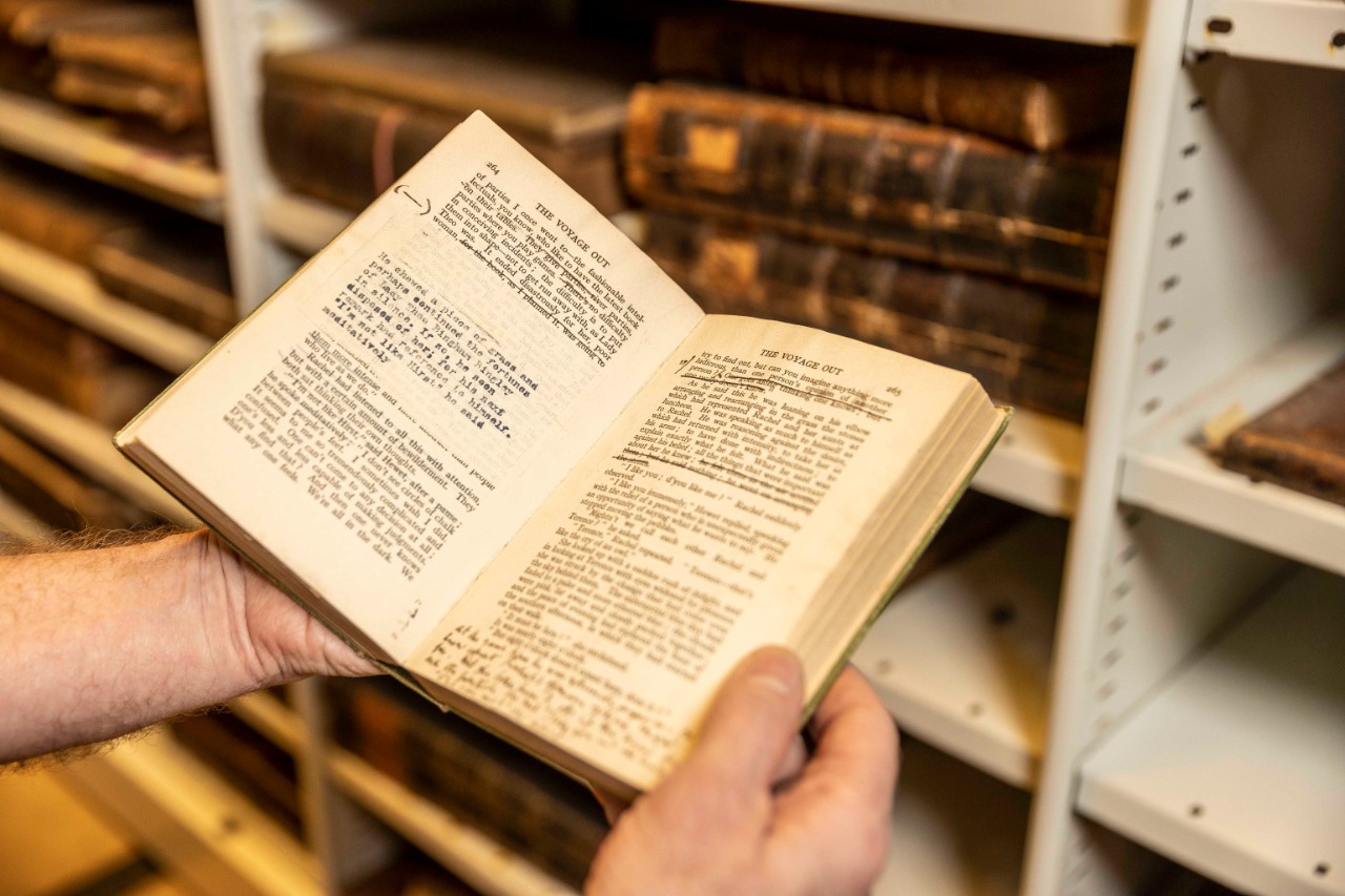 An image from the Library's copy of a Voyage Out which shows the handwritten notes contained.